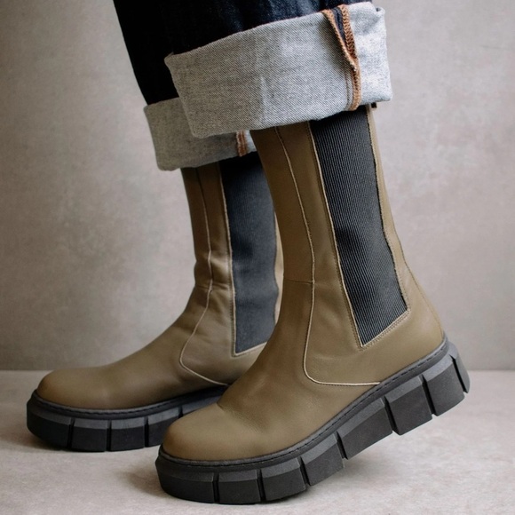 Free People x Alohas Lugged Platform Chelsea Pull On Leather Boots - Picture 3 of 10